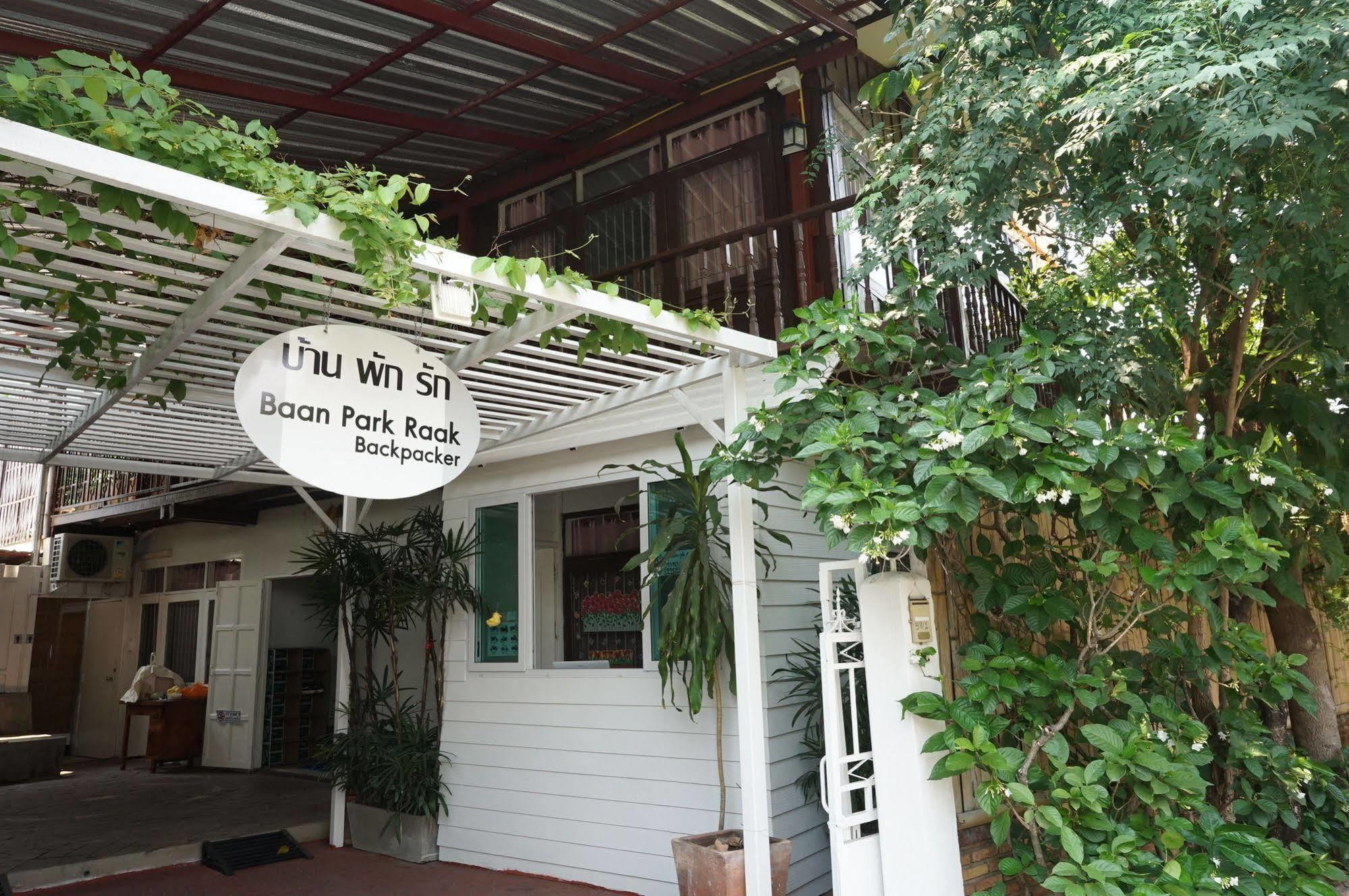 Baan Park Raak Backpacker Hostel Chiang Mai Exterior photo