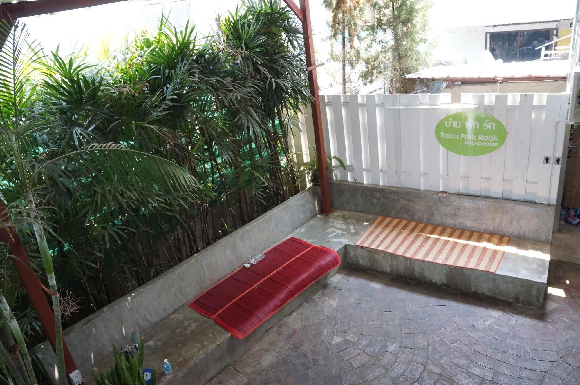 Baan Park Raak Backpacker Hostel Chiang Mai Exterior photo